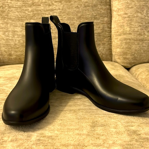 Shoes - Stylish Black Chelsea Boots